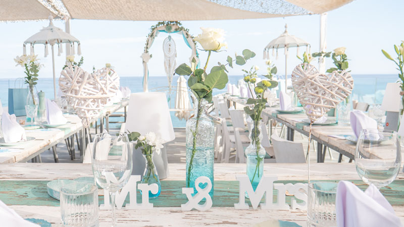 Tischdeko bei einer Hochzeit am Meer auf Mallorca