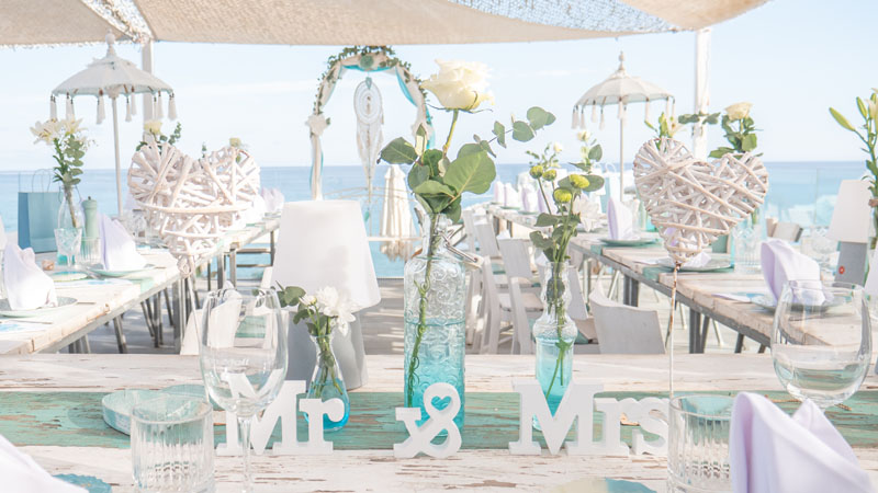 wolke_dinner Tischdeko bei einer Hochzeit am Meer auf Mallorca